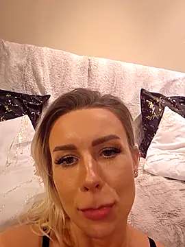 AureliaDoux webcam show