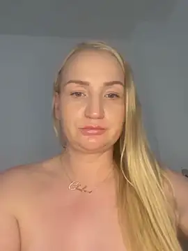 BootyQueenApril Chat XXX live