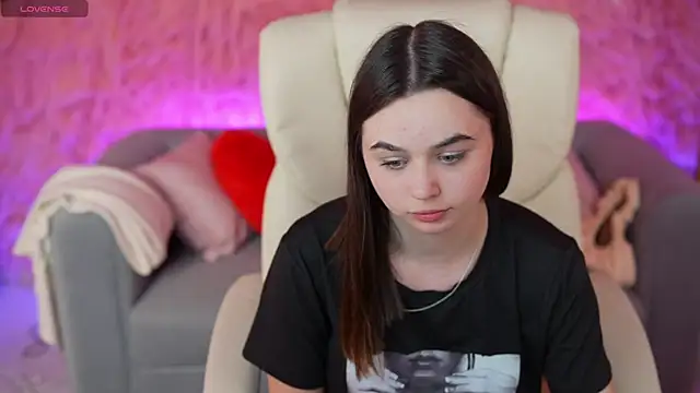 LeslyPeach_ élő XXX-chatje