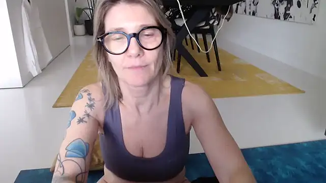 Pokazy przed kamerką – godinflower