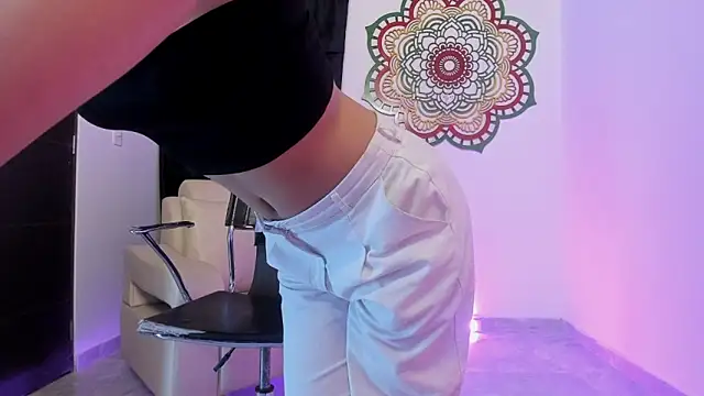 Candy_fox_19 Chat XXX in diretta