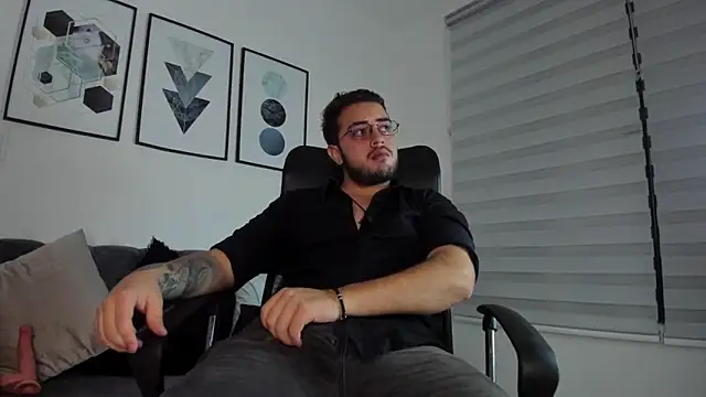 ethan_grace: διαδικτυακό σόου στην κάμερα