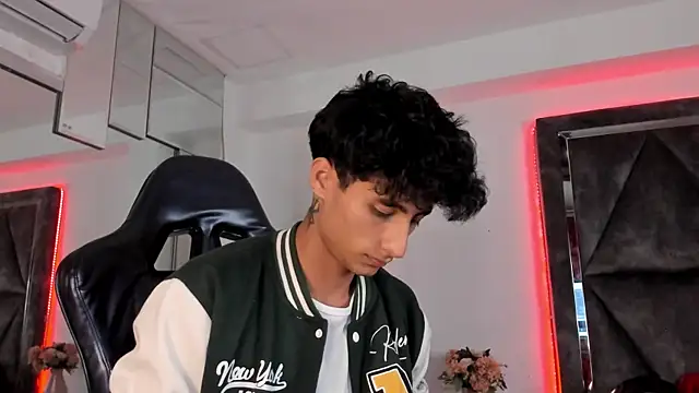 MaxiimoRomano_: онлайн-секс-чат