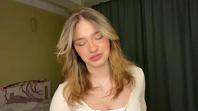 EarthaStinett Adlı Modelin Canlı XXX Sohbeti