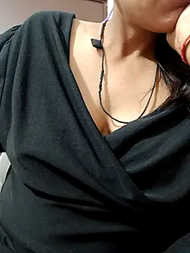 Chat +18 de Shivani_hotty ao vivo