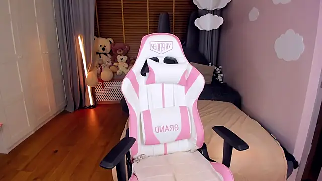 MiaSilkX Chat XXX in diretta