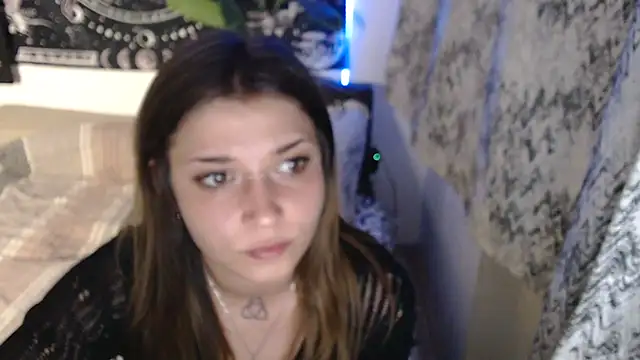 AlienforTwentyn Live XXX chat