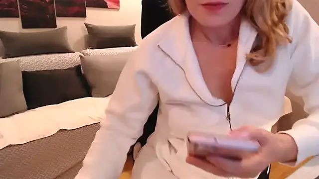 love-bionda Chat XXX live