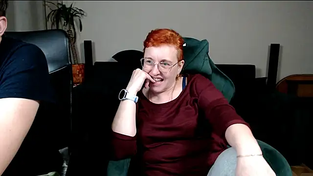 JoannaAndNeighbour: απευθείας συνομιλία ΧΧΧ