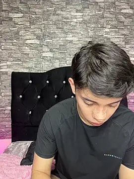 XXX chat uživo modela Noah_ledom