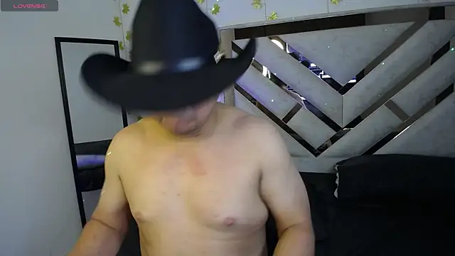 Thee_Rockk: διαδικτυακό σόου στην κάμερα