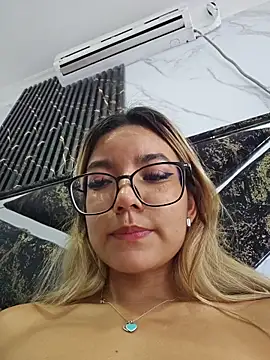 Živý XXX chat Pretty_roxxyy