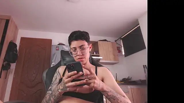 Cutie_Shy_ Chat XXX in diretta