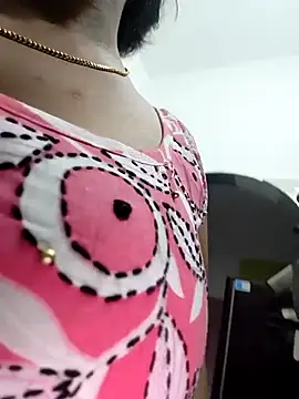 Hot-Tinaa Adlı Modelin Canlı XXX Sohbeti