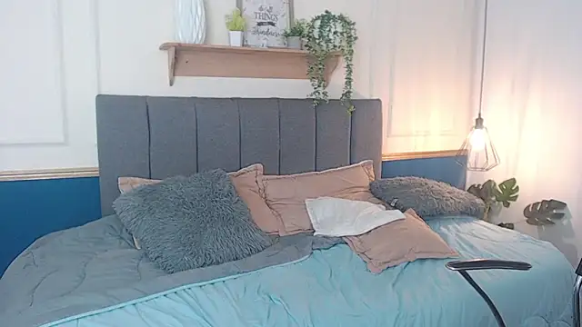 Violet_2003 Show in webcam