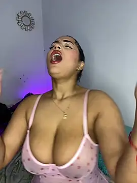 SaharQamar Adlı Modelin Canlı XXX Sohbeti