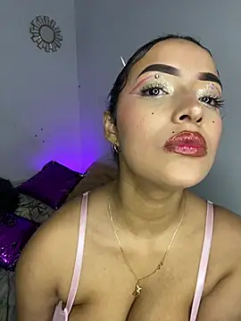 SaharQamar Adlı Modelin Canlı XXX Sohbeti