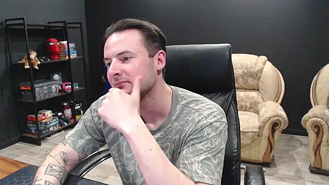 Show modela MihasikD na web-kameri