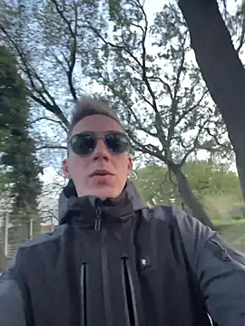 1Hugo1 在線直播表演