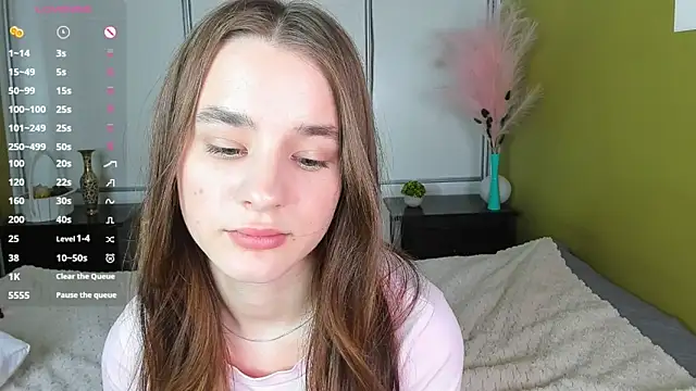 JinnyMcie Chat XXX in diretta