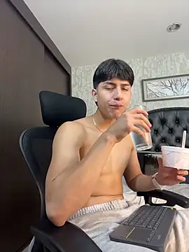 Chat +18 de Lander_Cruz ao vivo