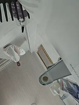 valery_mora Show in webcam