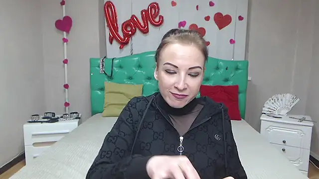 Онлайн чат XXX ElizabethSho