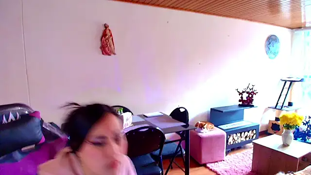 cherryy_bombshelll Adlı Modelin Canlı XXX Sohbeti