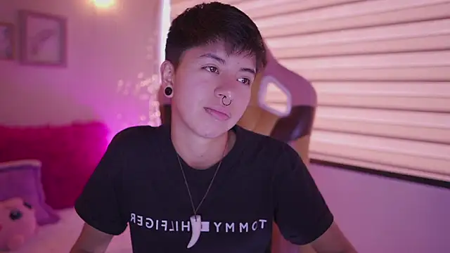 Chat XXX Live tommy_blue