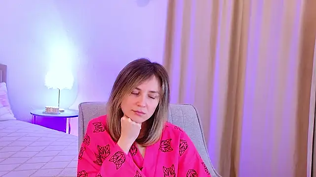 EmeraldGlow's Live XXX Chat