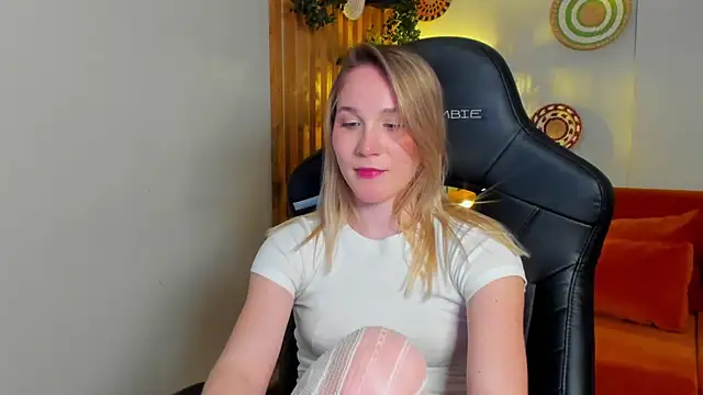 ElaraVoltage's Live XXX Chat