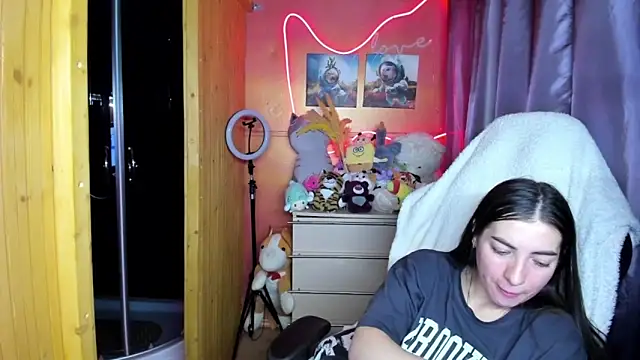 Fiery_Brunette_: онлайн-секс-чат