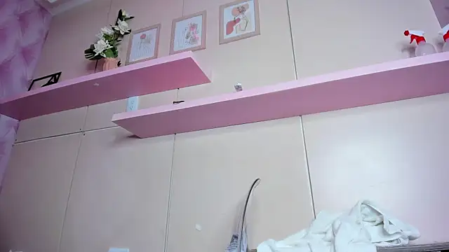 TaniaBellini élő XXX-chatje