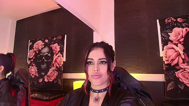 EvaaFoxxy1 Adlı Modelin Canlı XXX Sohbeti