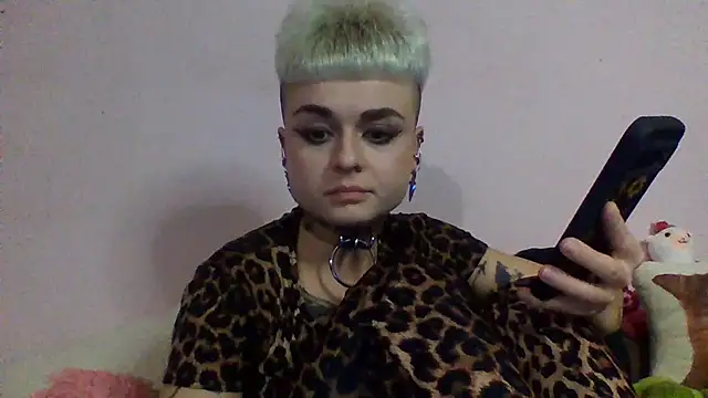 AlisaDear257 Adlı Modelin Canlı XXX Sohbeti