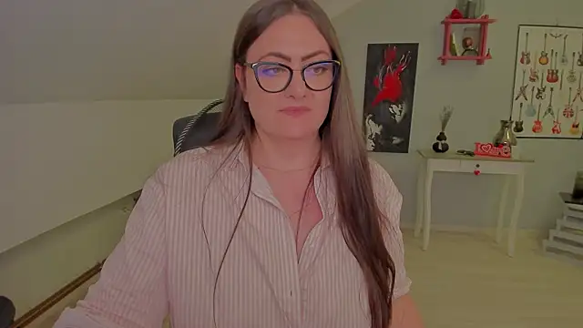 MistressDarrah's Live XXX Chat