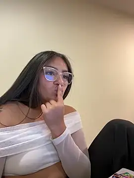 Alyha_Cortes: απευθείας συνομιλία ΧΧΧ