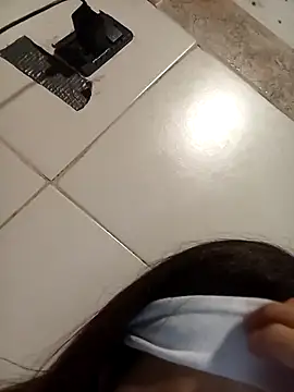 dieciochoyundia: διαδικτυακό σόου στην κάμερα