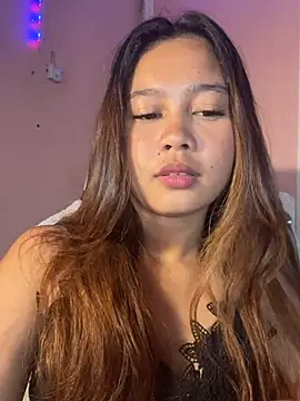 ursweet_babygirl élő XXX-chatje