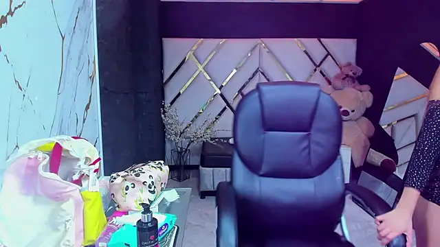 Paris_Petit élő XXX-chatje