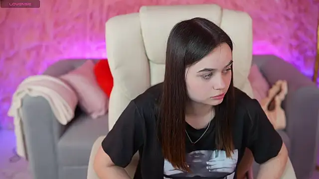 LeslyPeach_ élő XXX-chatje