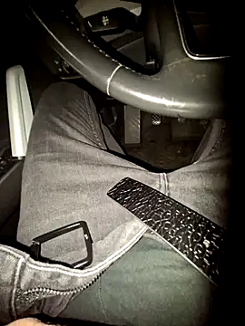 Nzino1983 Show Webcam