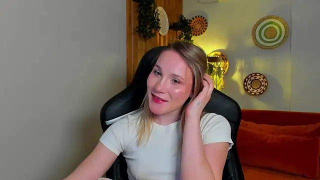 ElaraVoltage's Live XXX Chat