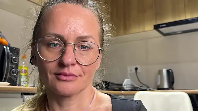 XXX chat uživo modela mommy_nadin