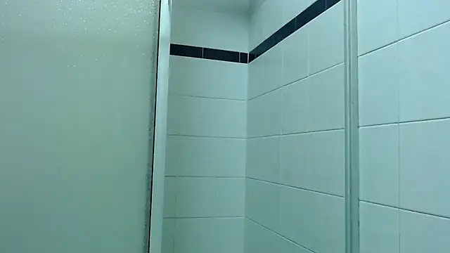 Kim_and_Mia Adlı Modelin Canlı XXX Sohbeti