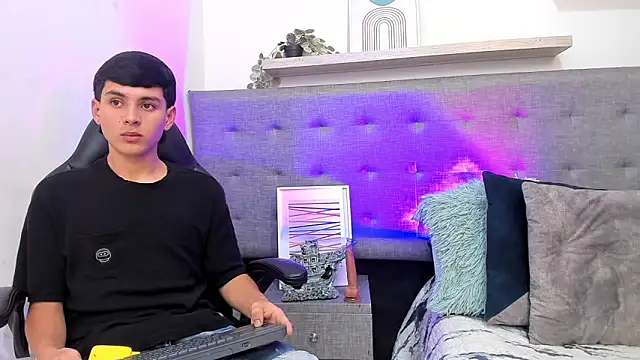 Andrew_restrepoo webcam show