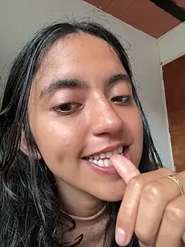 ViolettaSummer Adlı Modelin Canlı XXX Sohbeti