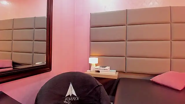 Helenn_Moore 现场XXX聊天