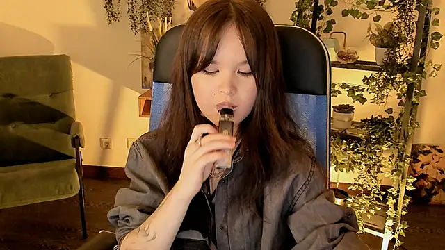 Elainebeness Chat XXX live