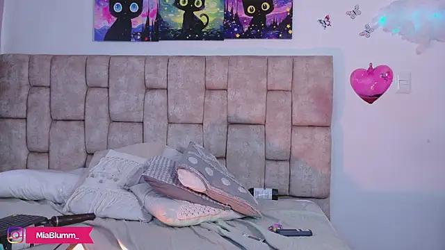 MiiaBlumm_ Chat XXX live